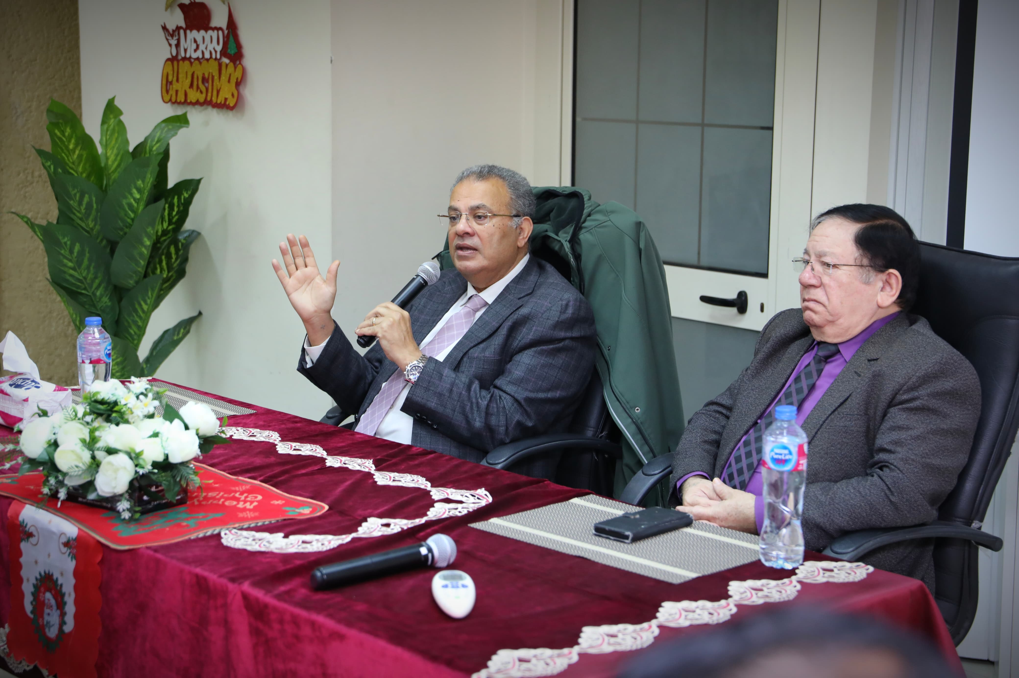 الدكتور القس أندريه زكي يشهد اجتماع لجنة الأسرة 