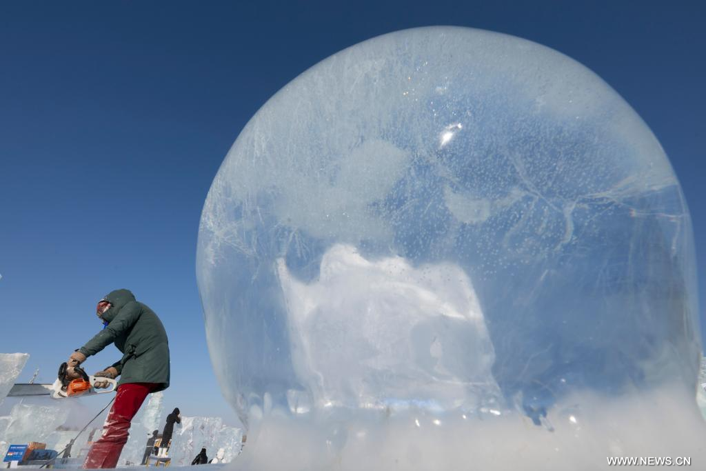 انطلاق النسخة الـ37 لمسابقة هاربين الدولية لنحت الجليد في هاربين الصينية (6)