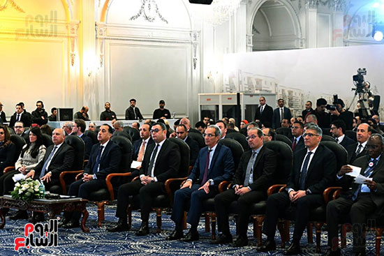 رئيس الوزراء والوزراء الحاضرون رئيس الوزراء والوزراء الحاضرون