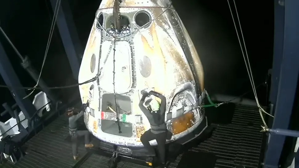 وصول كبسولة الفضاء