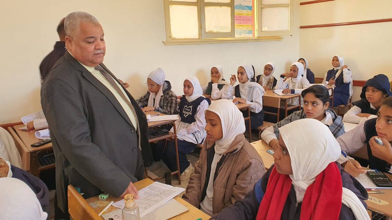 متابعة آداء إمتحانات نصف العام في مدارس مدينة الطود