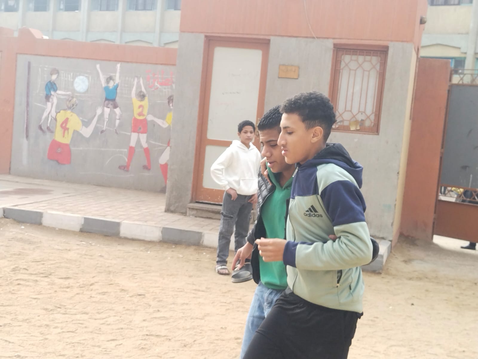 أثناء دخول اللجنة