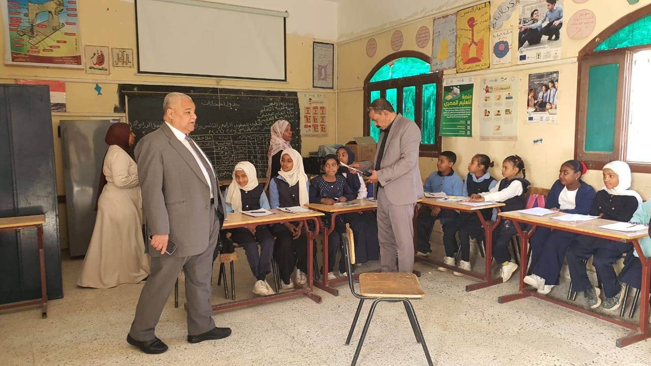 جولات وكيل التعليم على مدارس التعليم المجتمعي بإدارة الزينية