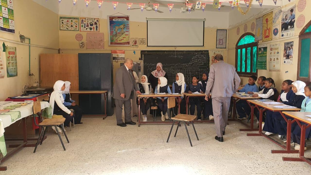 جانب من جولات وكيل التعليم على مدارس التعليم المجتمعي بإدارة الزينية