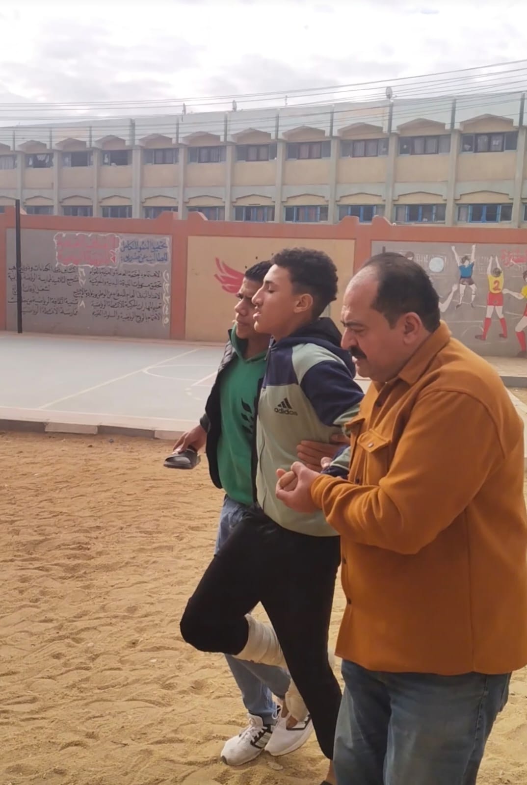 مساندة الطالب لدخول الامتحان