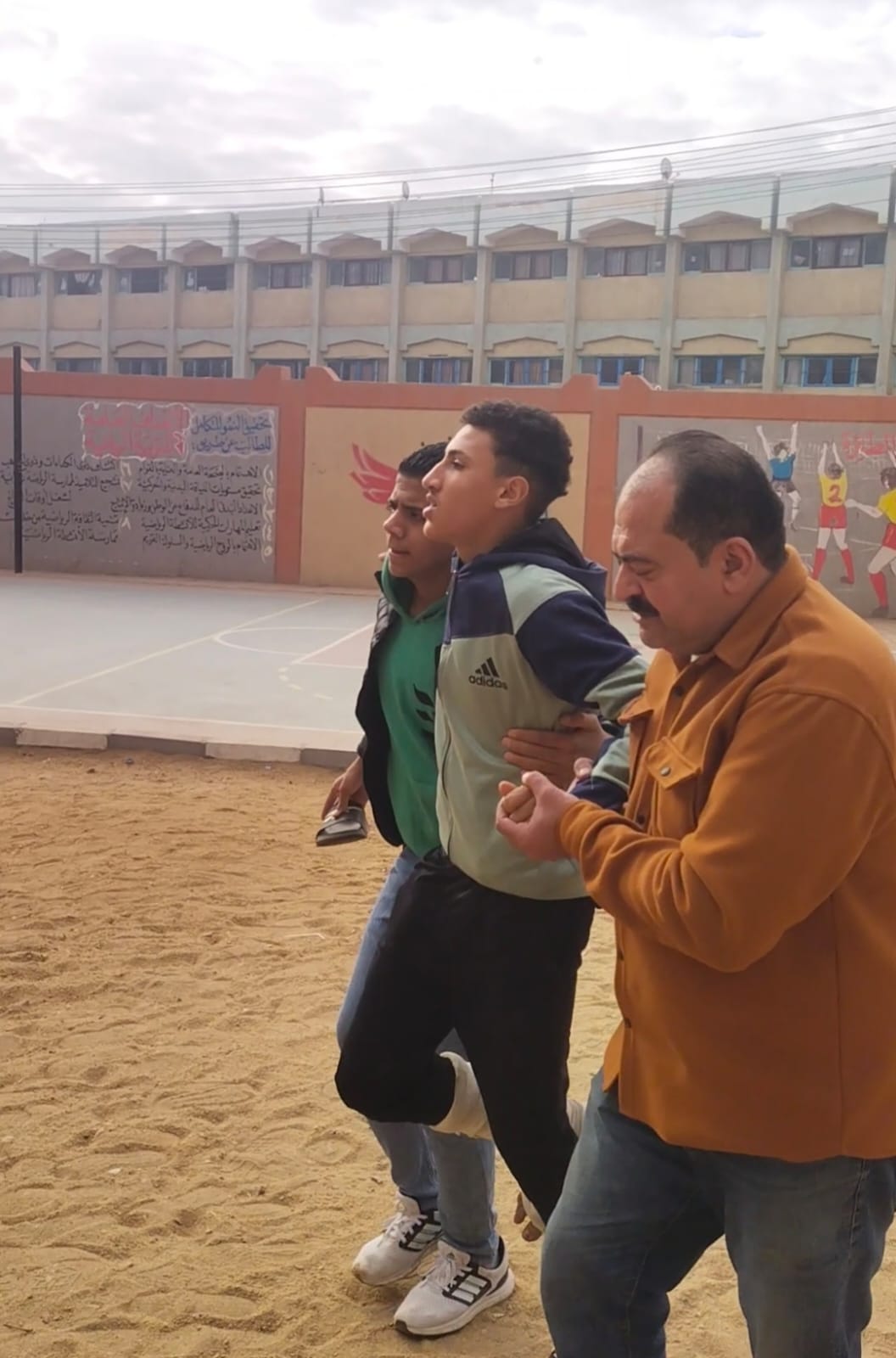 الجانب الإنساني في المشهد