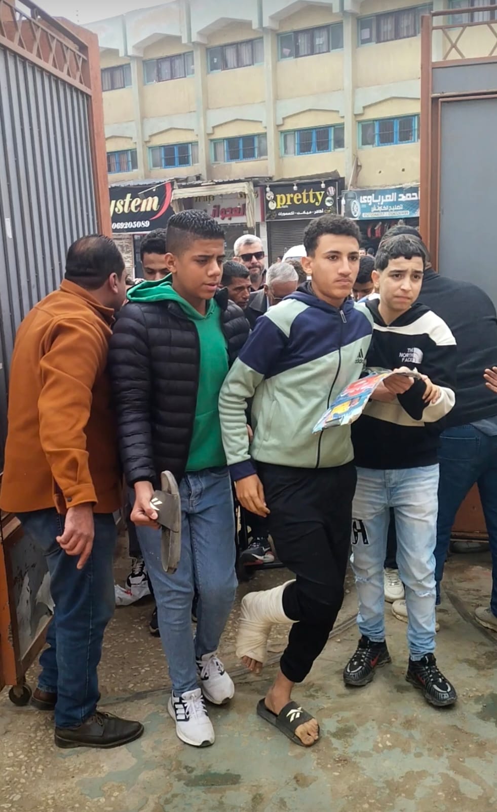 أثناء الدخول لمقر اللجنة