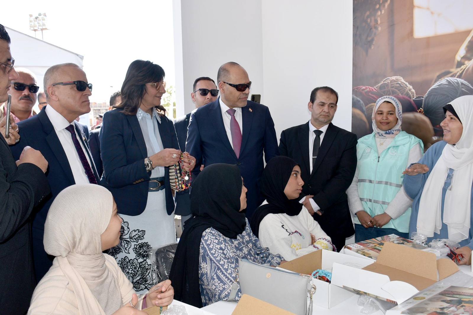 وزير العمل ومحافظ الأقصر يشهد تدشين مبادرة تمكين لدعم وتأهيل الفتيات