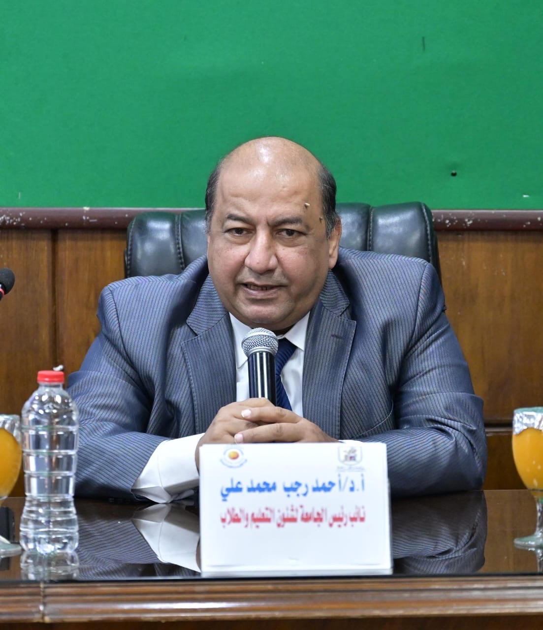 الدكتور أحمد رجب الدكتور أحمد رجب