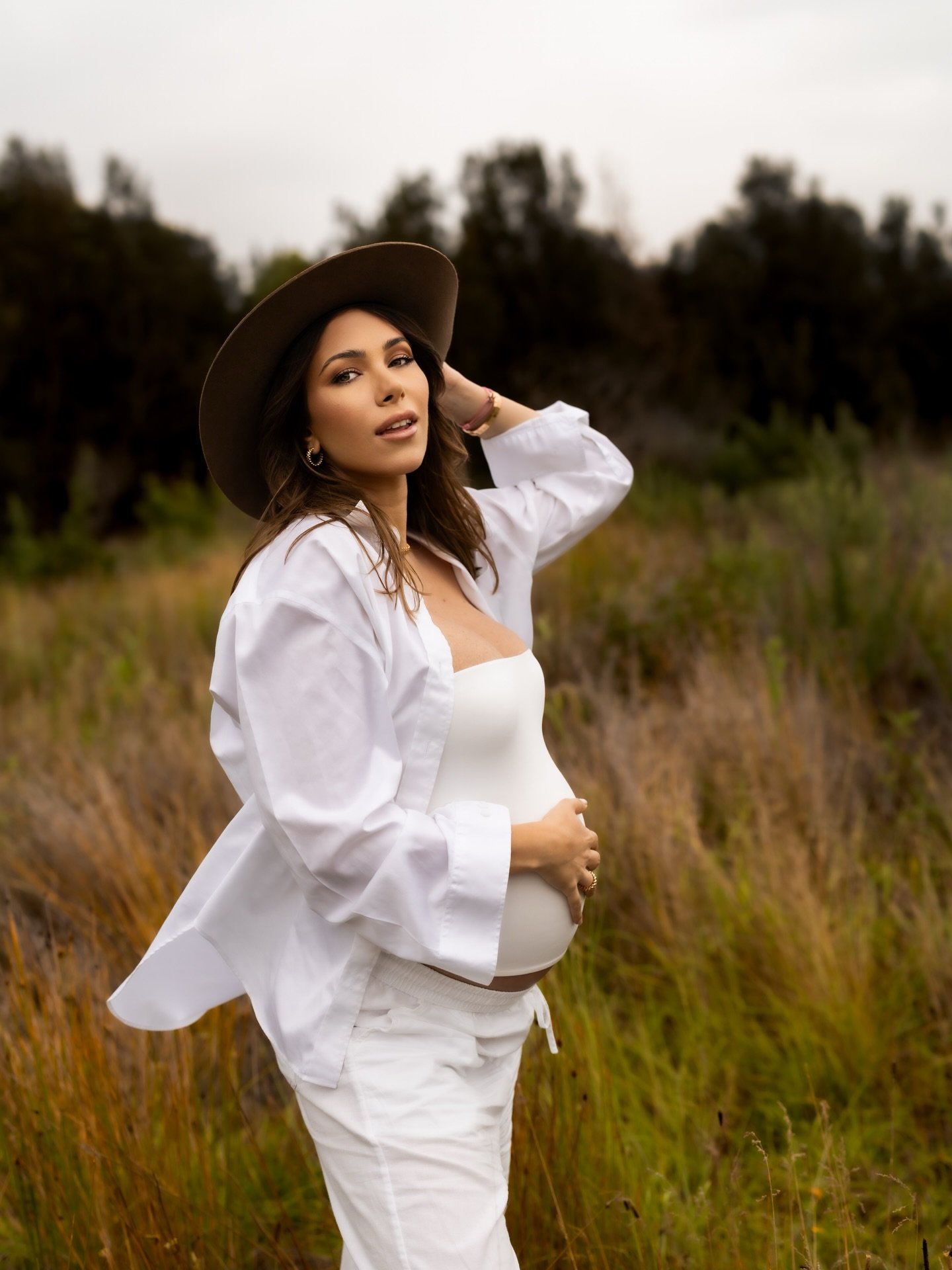 الفنانة دانييلا رحمة بجلسة تصوير اثناء الحمل