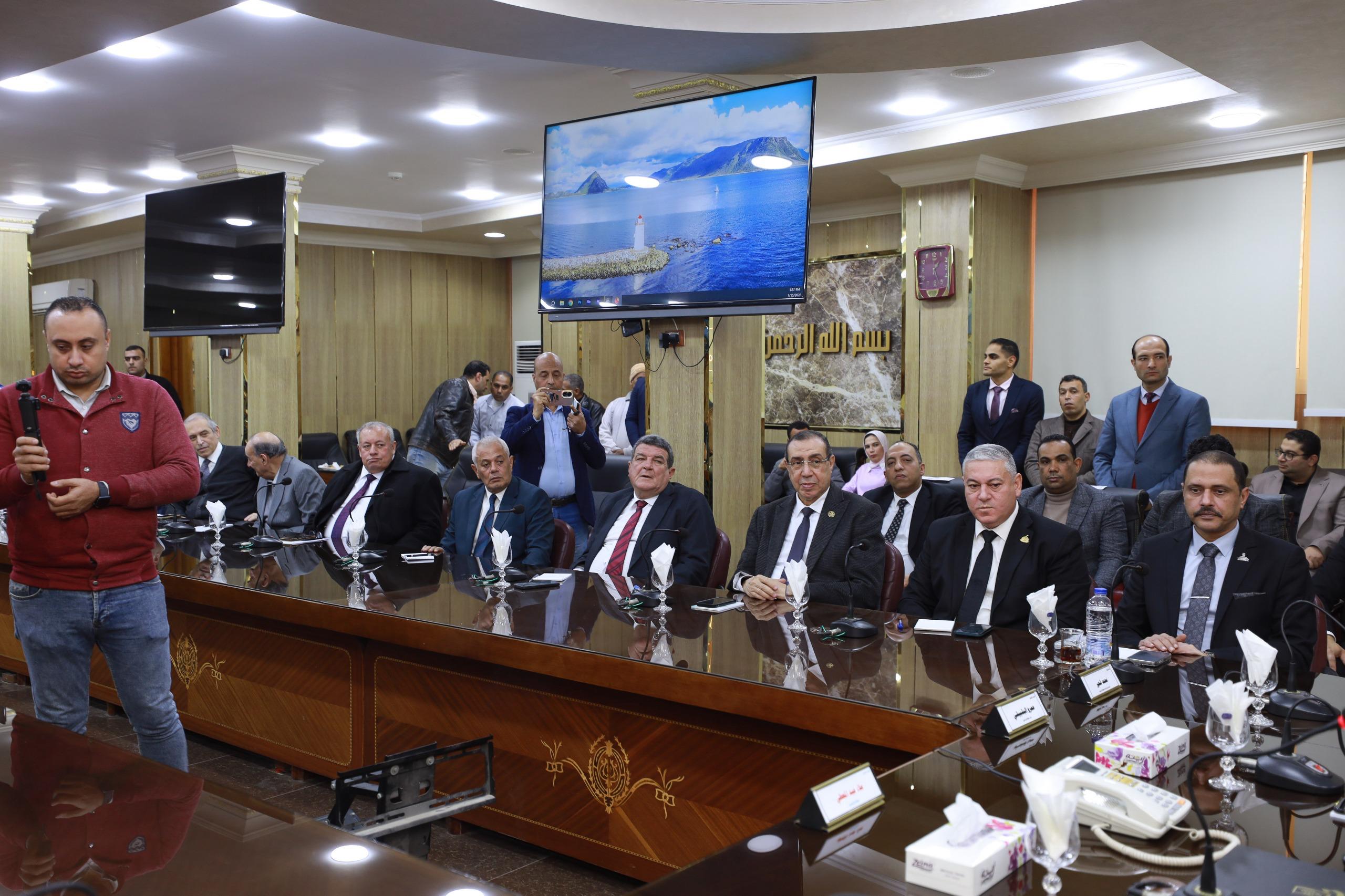 الحضور من أعضاء المجلسين