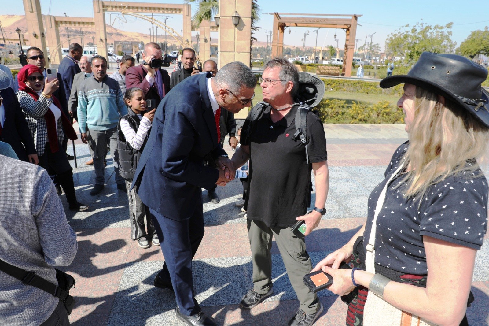 المحافظ مع الأفواج السياحية 