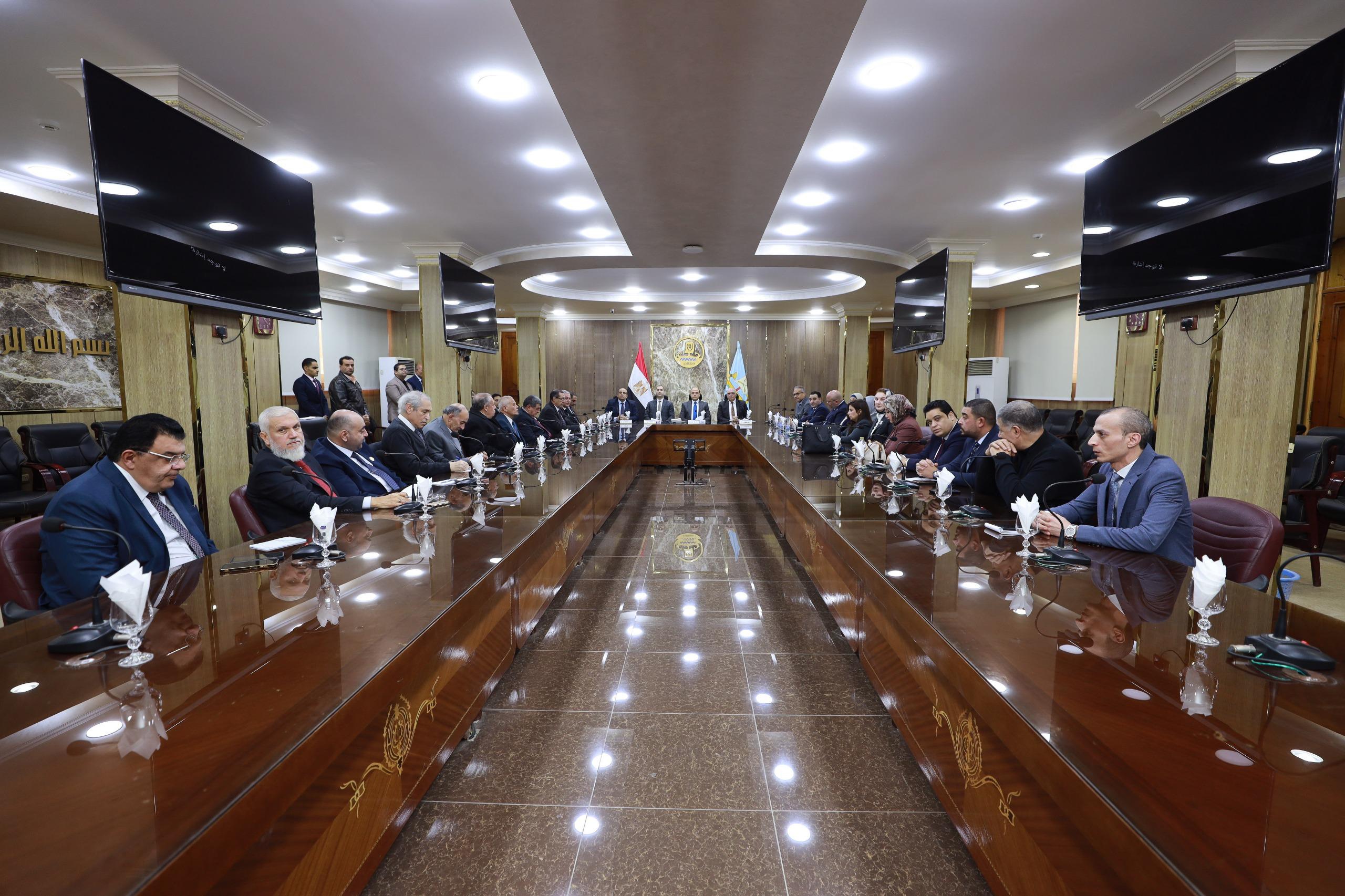 محافظ كفر الشيخ يلتقي بأعضاء مجلس النواب والشيوخ