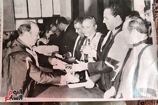 57158-الدكتور-مصطفى-عباس-لحظة-تخرجه