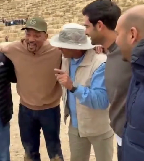 ويل سميث فى الاهرامات  (1)