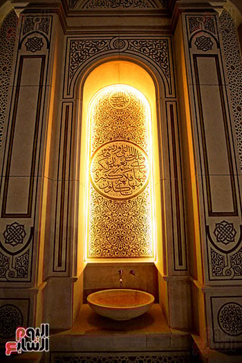 مشاهد من داخل مسجد العزيز الحكيم