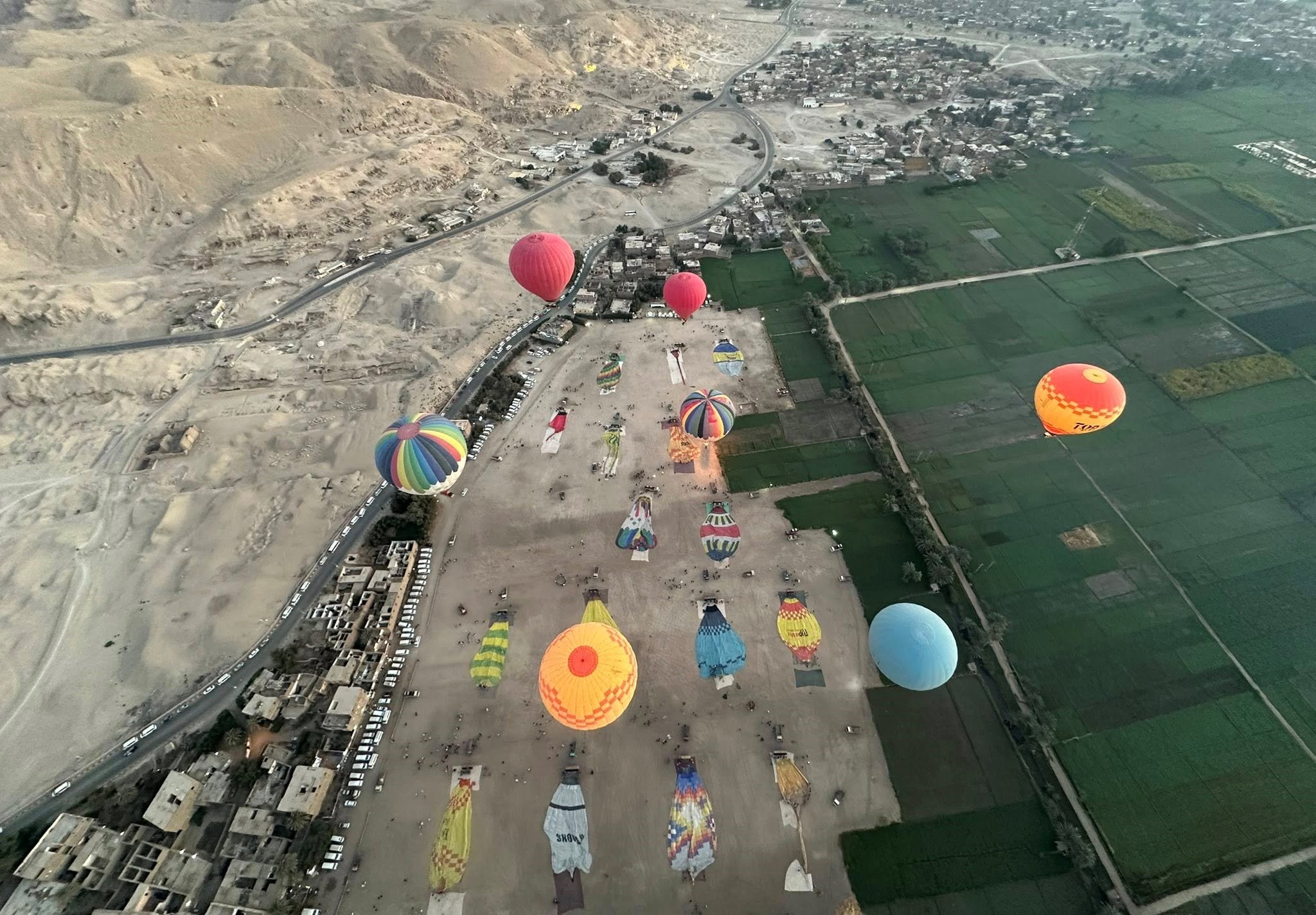 الأقصر تشهد تحليق 62 رحلة بالون طائر تقل 1300 سائح في سماء البر الغربى