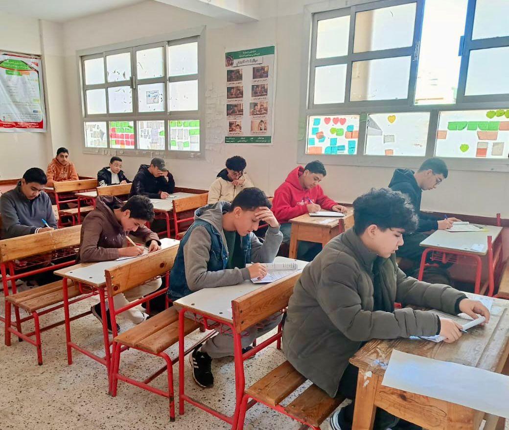 الطلاب بلجان الامتحانات