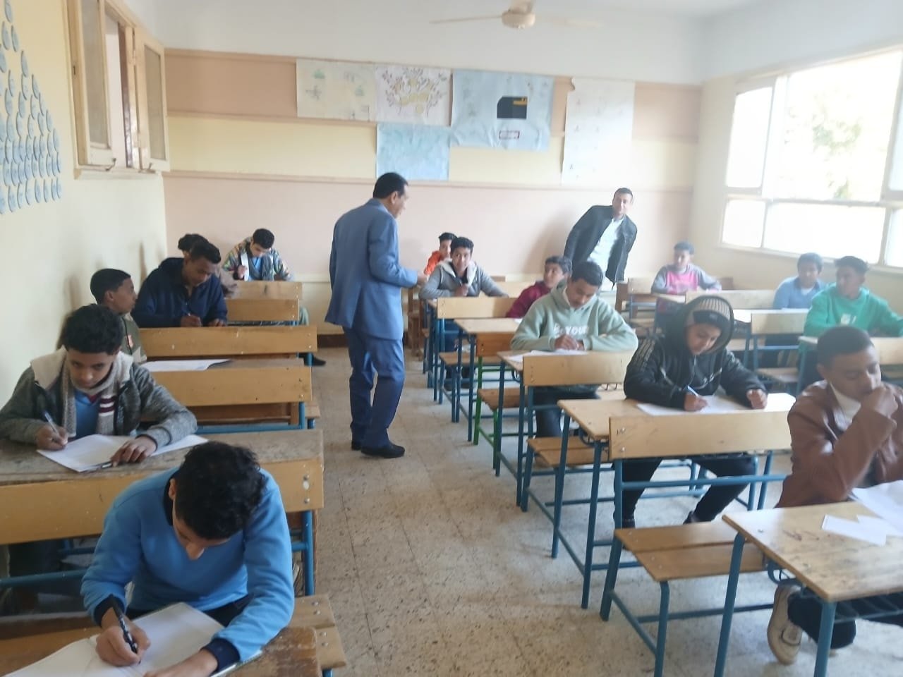 جولات لمتابعة سير امتحانات الشهادة الإعدادية بمدرسة جزيرة أرمنت