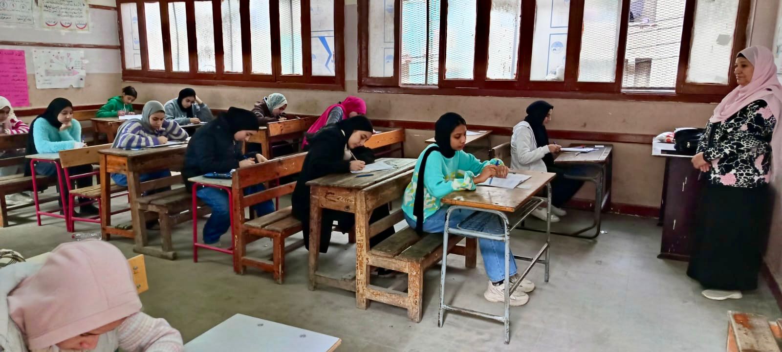 طلبة الشهادة الاعدادية اثناء الاختبارات