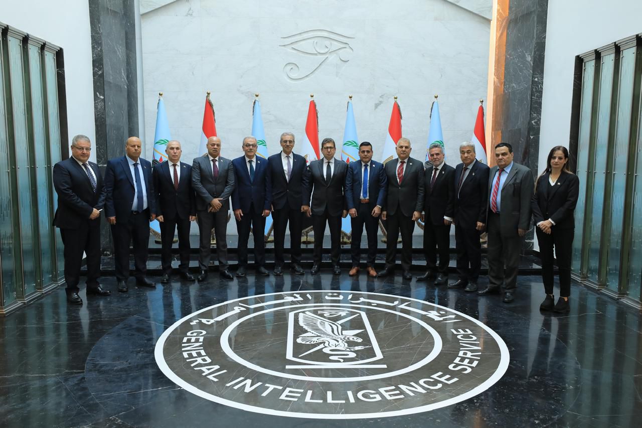 صورة جماعية للجنة مع السيد الوزير حسن محمود رشاد