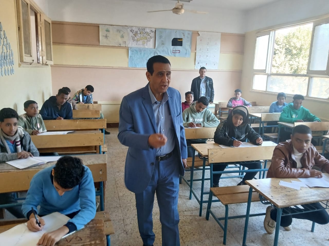 مدير تعليم الطود يتابع سير امتحانات الشهادة الإعدادية بمدرسة جزيرة أرمنت