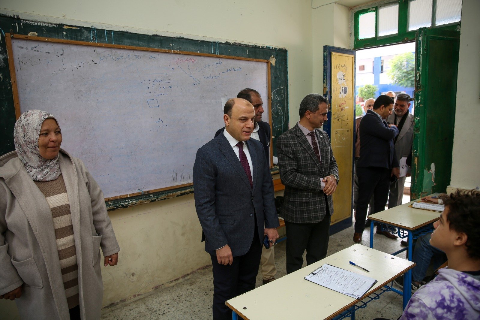 محافظ كفر الشيخ خلال جولته