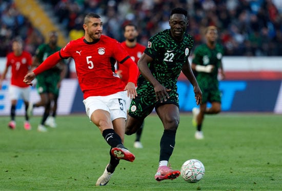 رامى ربيعة خلال المباراة