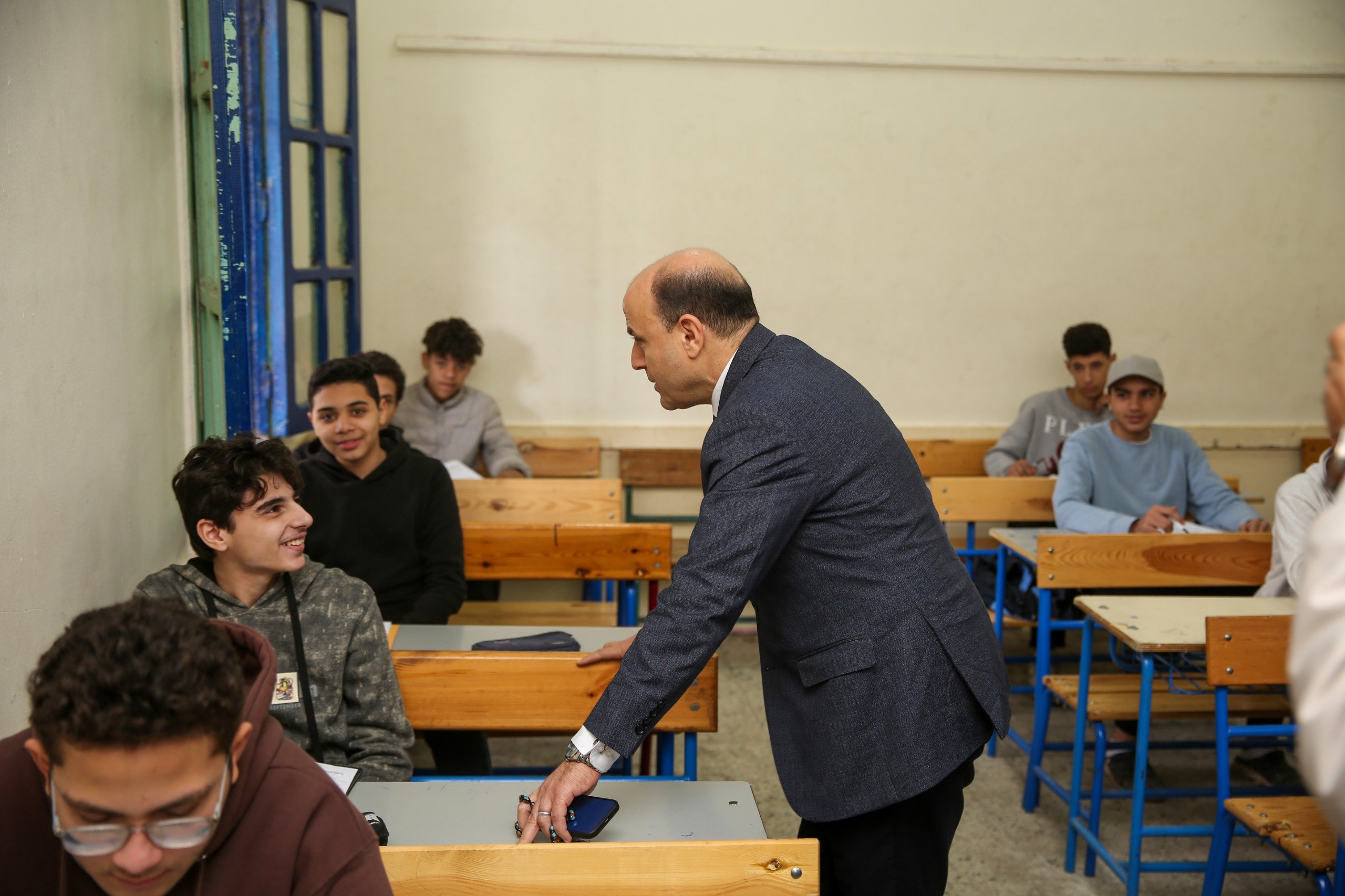 محافظ كفر الشيخ يتفقد لجنة مدرسة الشهيد حمدي الإعدادية