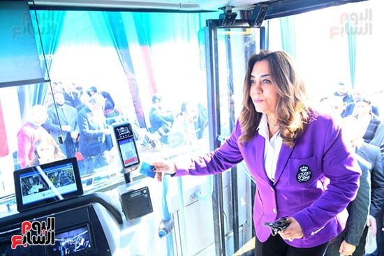 تجربة وزيرة التنمية المحلية داخل الأتوبيس