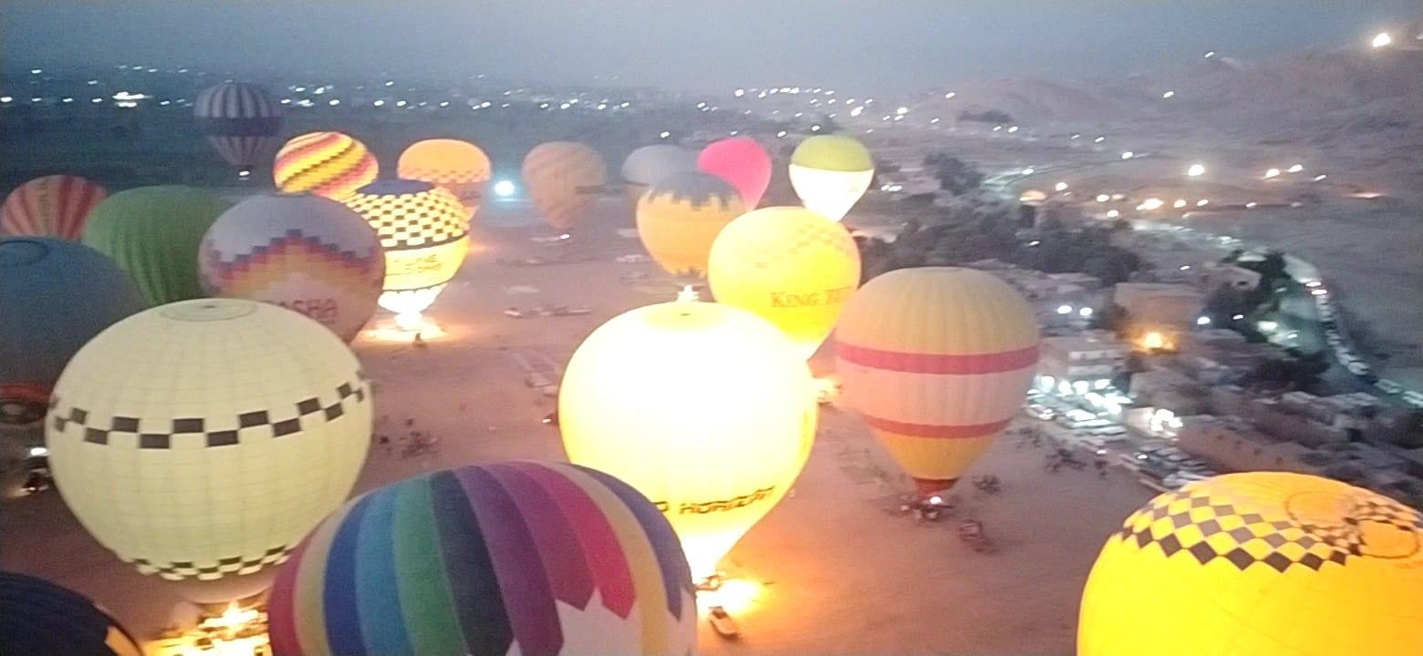 تحليق 1250 سائح على متن 52 رحلة بالون طائر بالبر الغربى