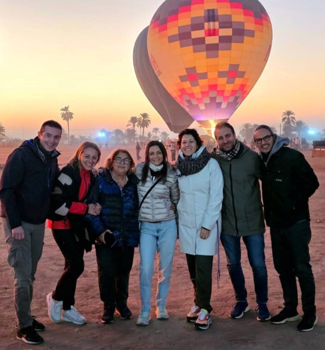 متعة سياح العالم فى قلب رحلات البالون الطائر