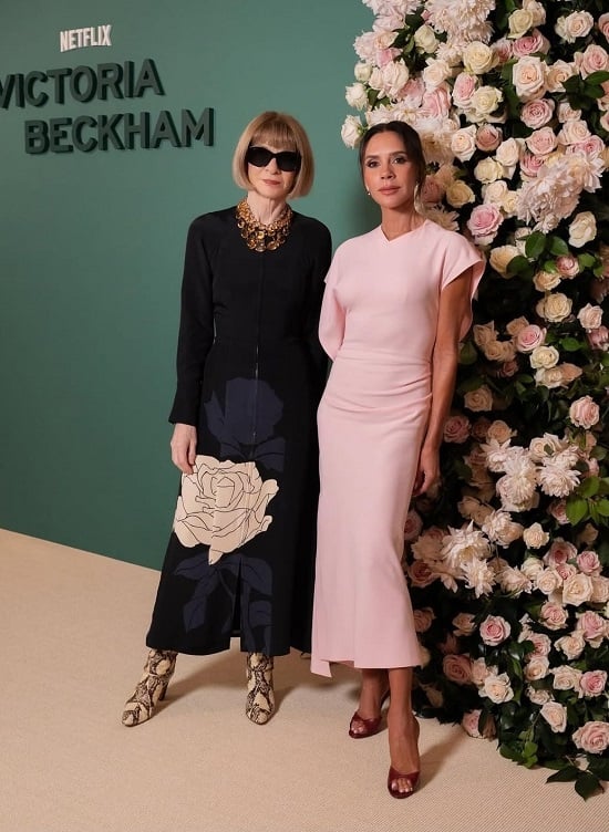 فستان وردي ناعم