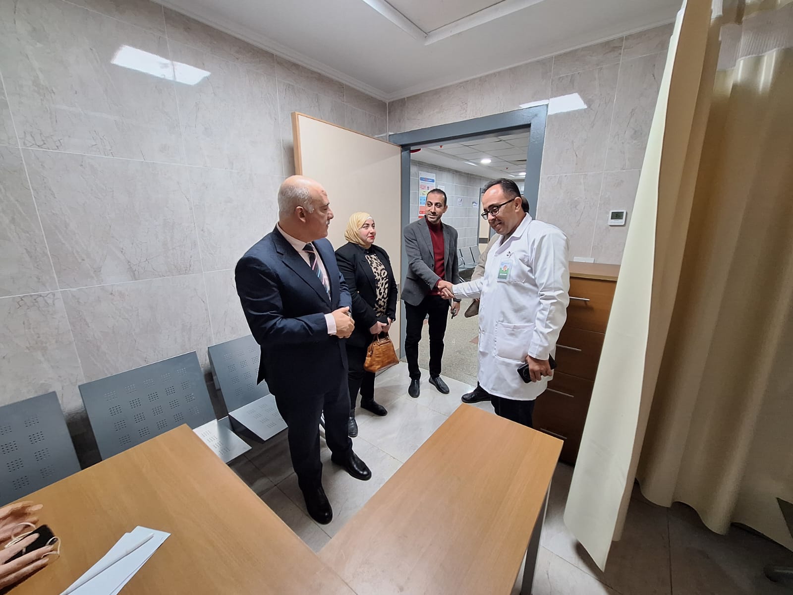 خلال متابعة سير العمل بالمستشفى