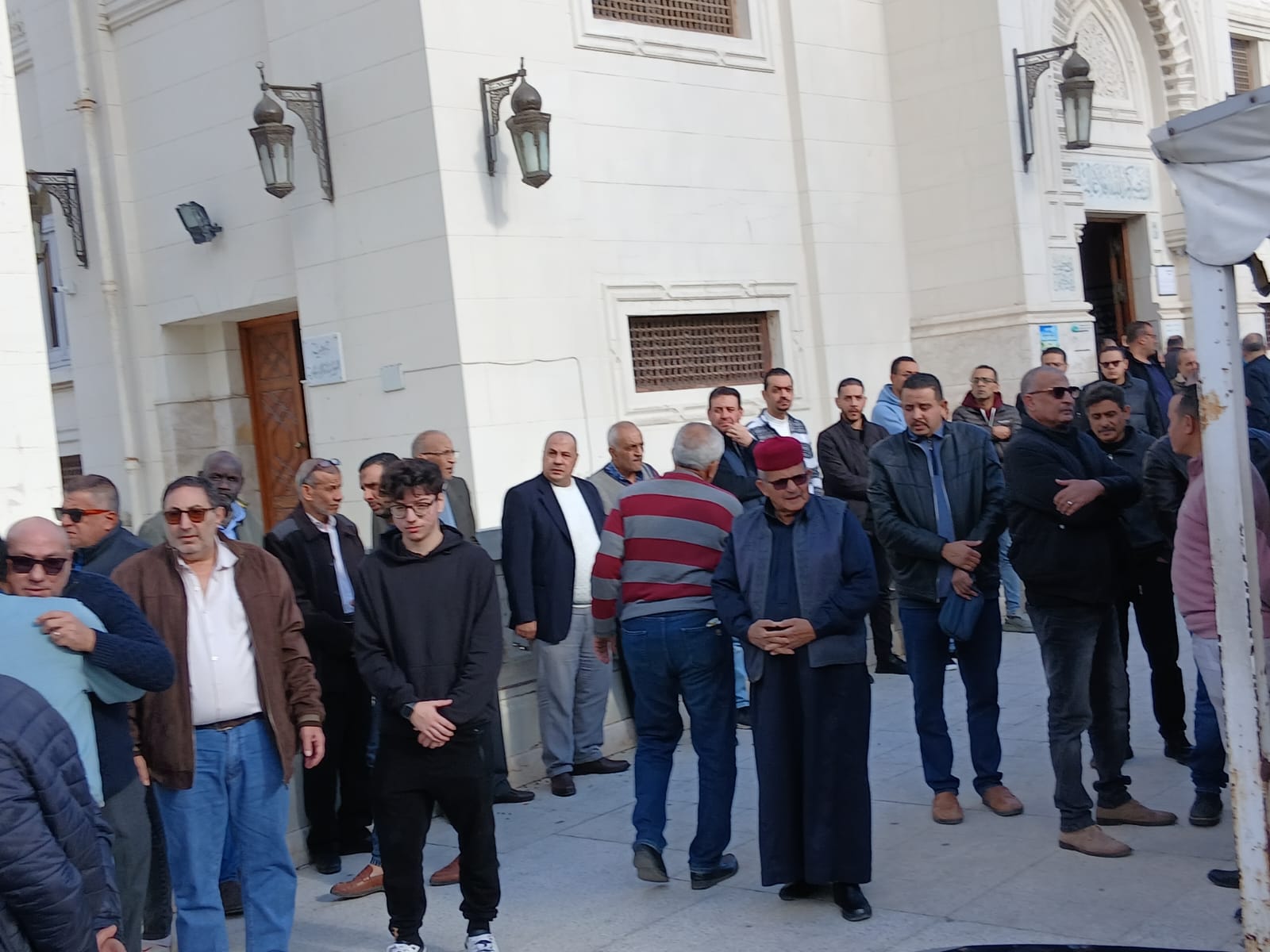 أسرة رجل الأعمال طاهر القويرى