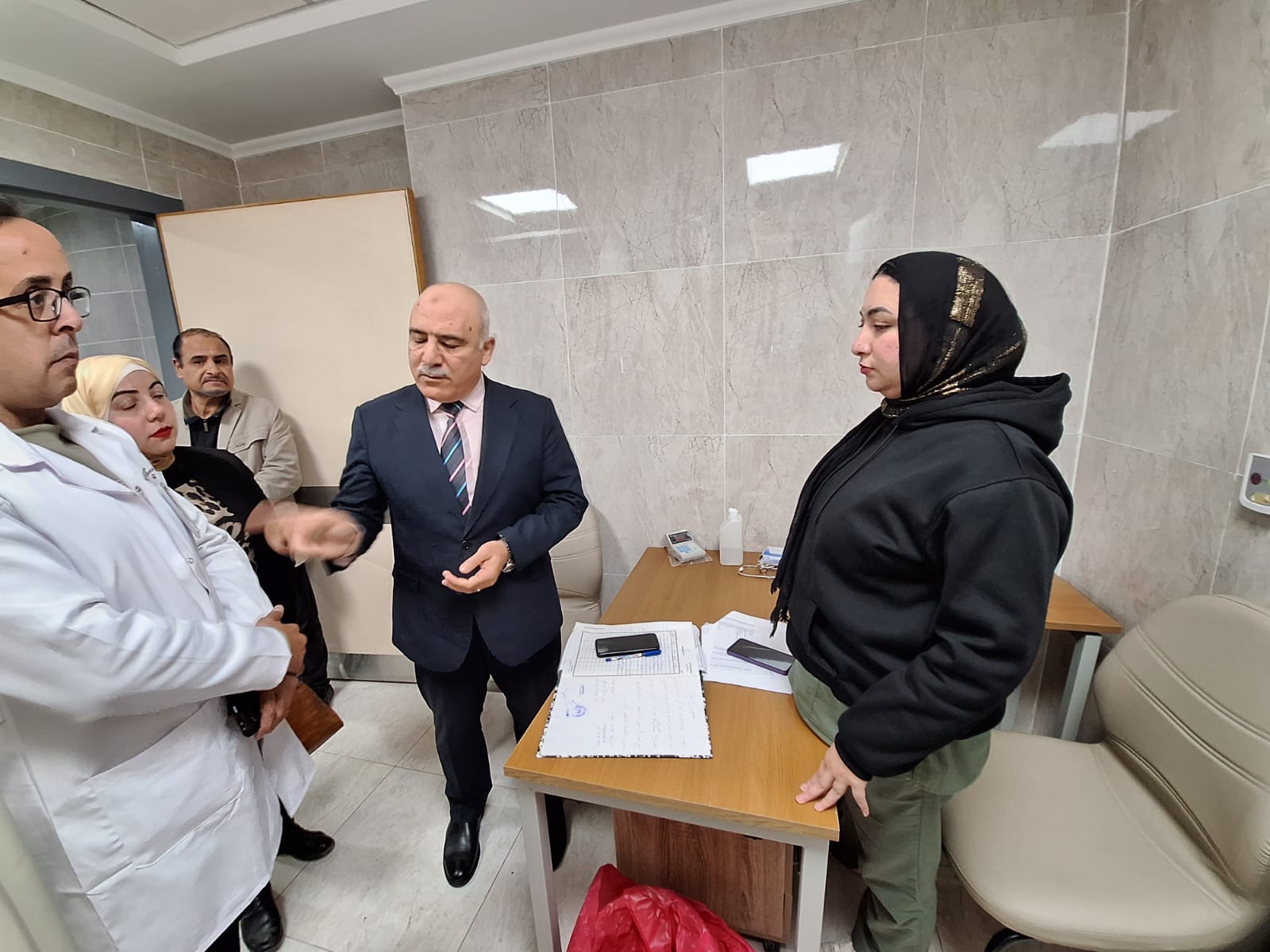 متابعة انتظام العمل بالمستشفى