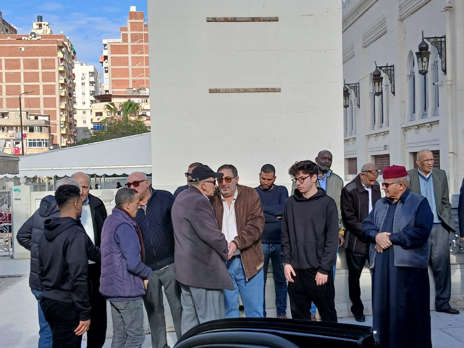 أسرة رجل الأعمال طاهر القويرى صاحب بسكويت الشمعدان