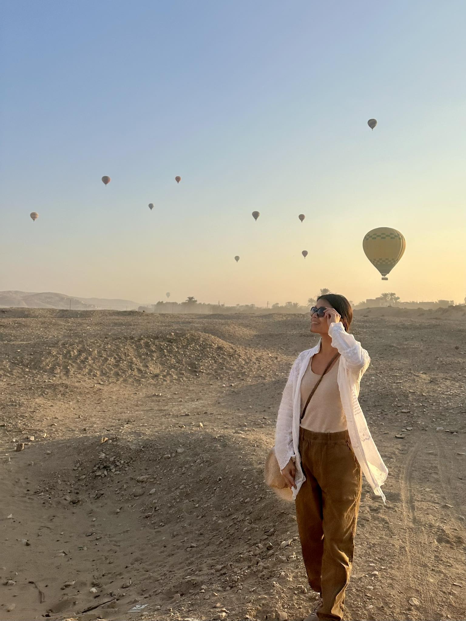 سعادة الأجانب خلال تحليق رحلات البالون