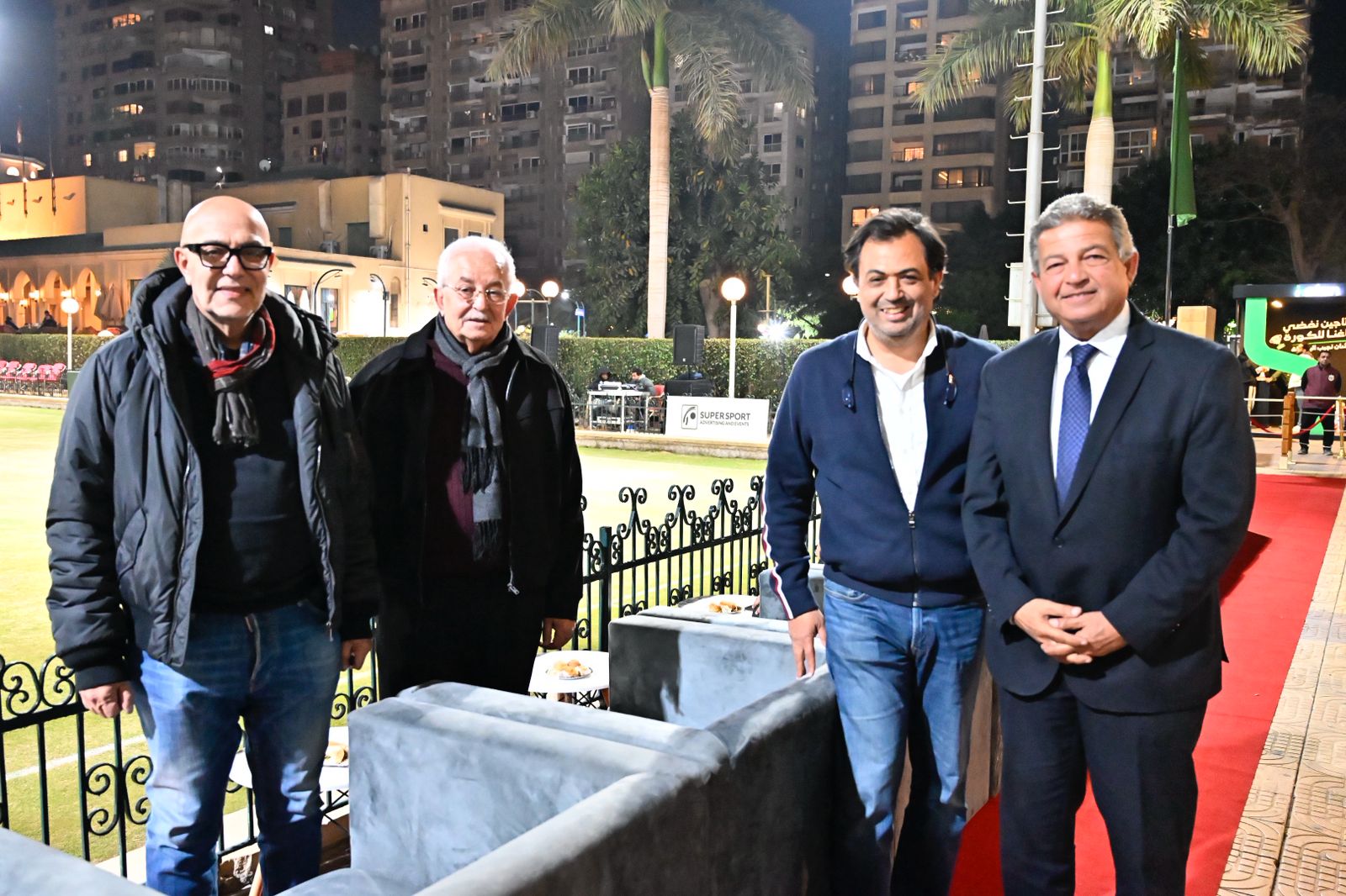 خالد عبد العزيز مع الحضور