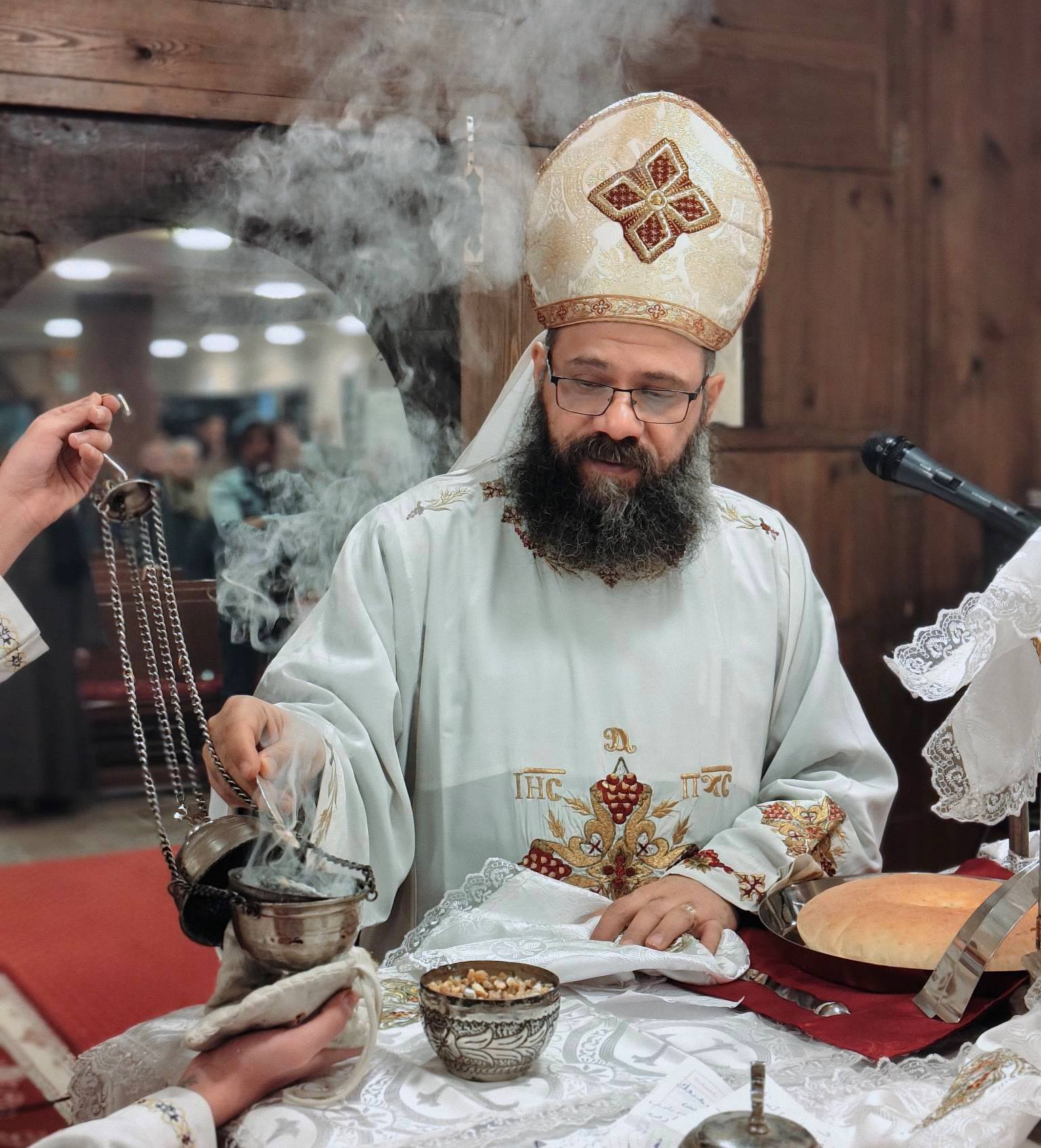 القداس الالهى بكنيسة الشهيدة الأم دولاجى وأولادها الأربعة بإسنا القداس الالهى بكنيسة الشهيدة الأم دولاجى وأولادها الأربعة بإسنا