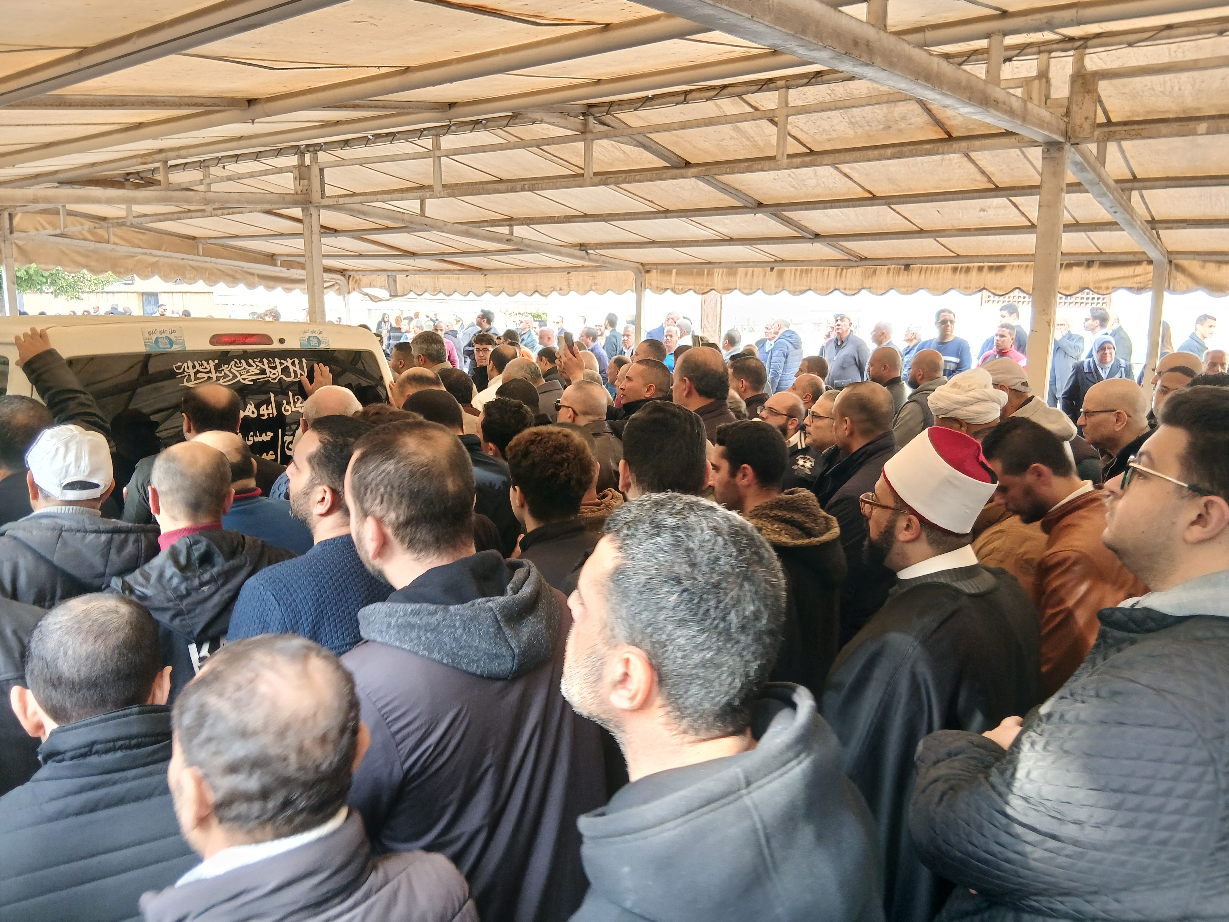 مئات في توديع طاهر القويري مئات في توديع طاهر القويري