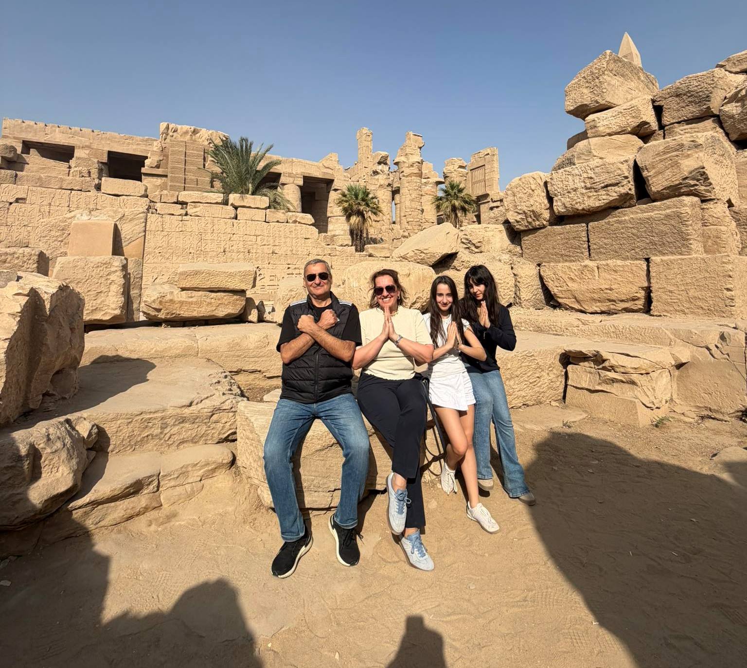 متعة أجانب العالم فى قلب معابد الأقصر