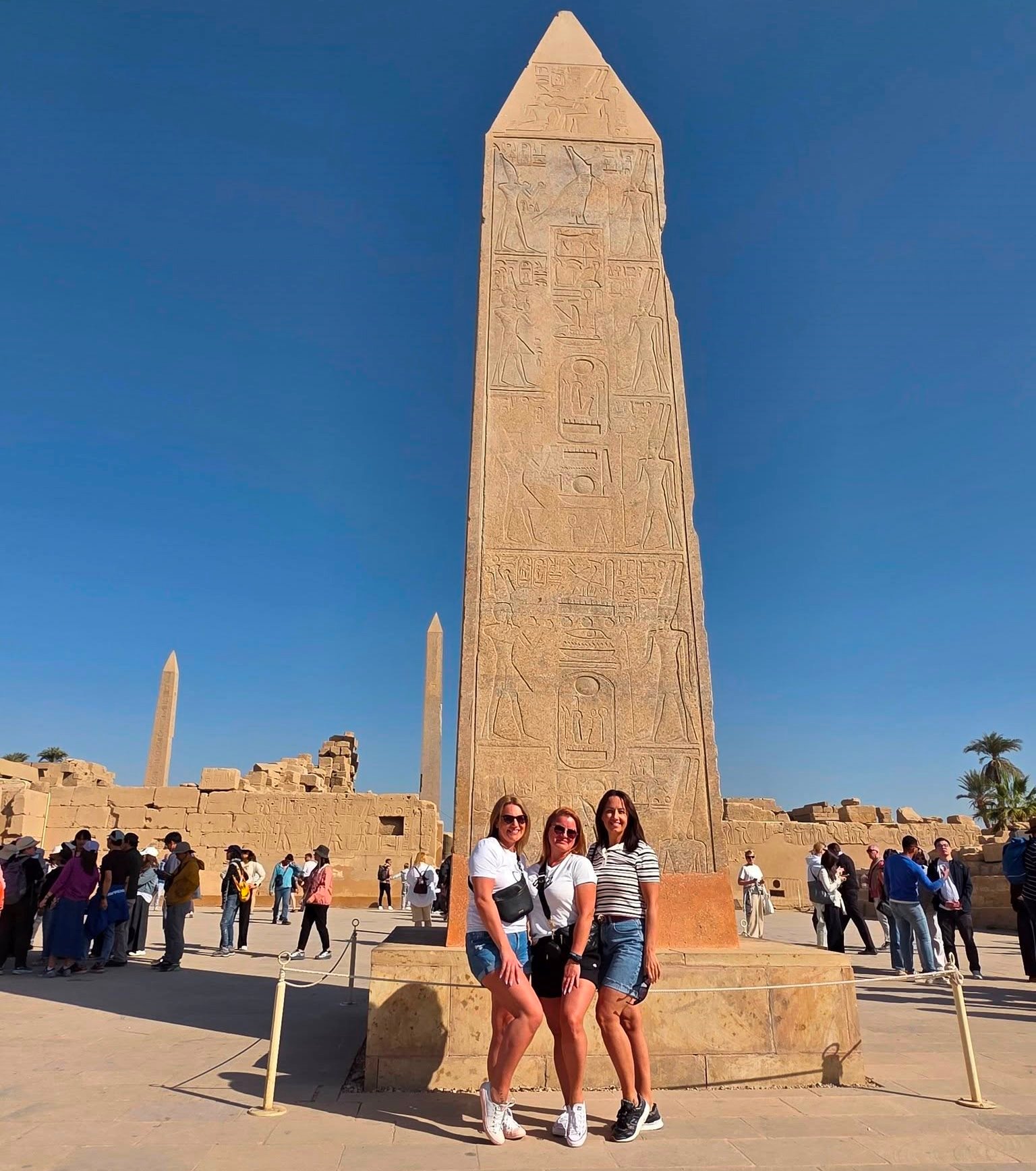 استمتاع السائحين فى معابد الكرنك