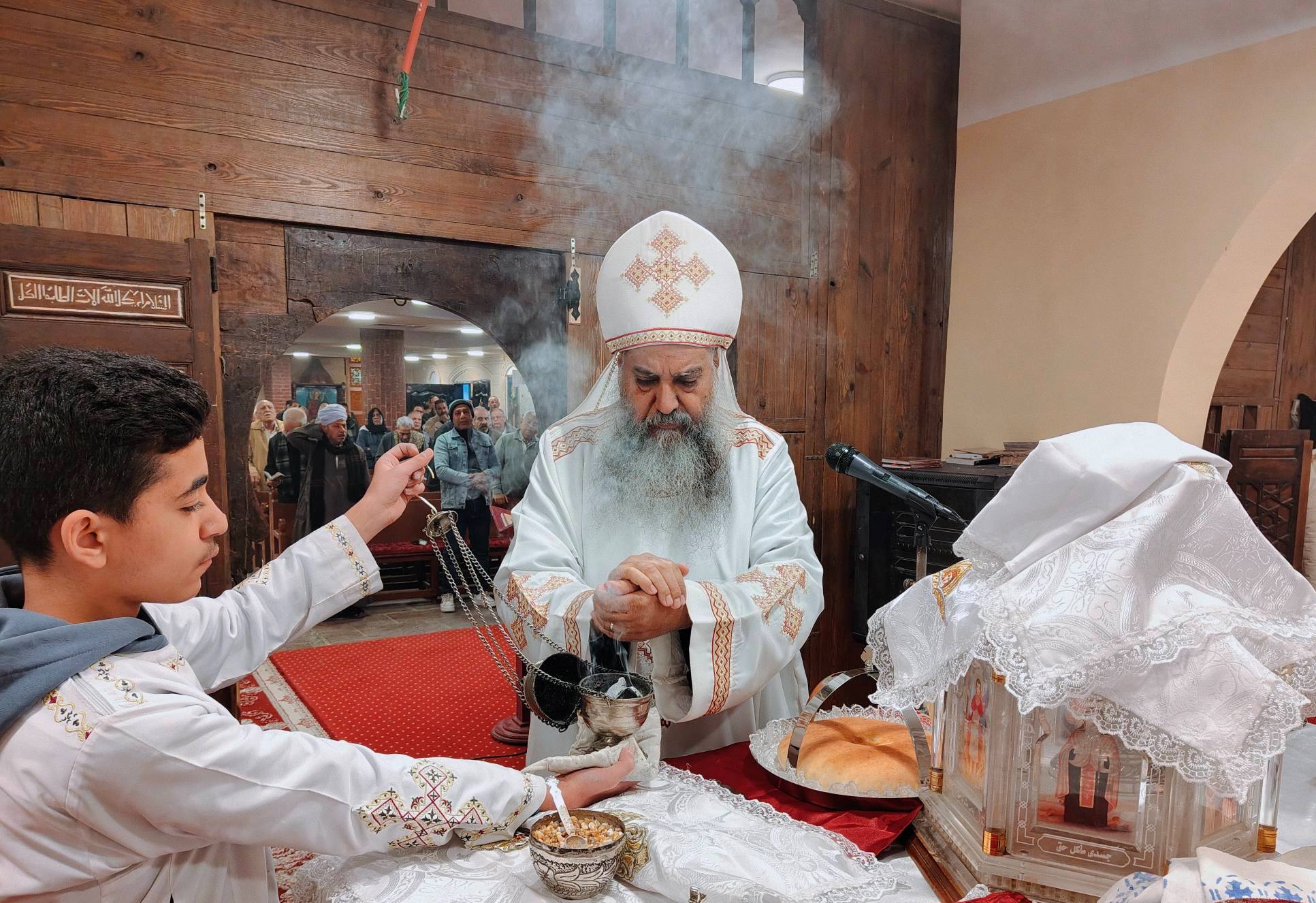 تأدية صلوات القداس الإلهى برمون إحتفالاً بعيد الغطاس المجيد تأدية صلوات القداس الإلهى برمون إحتفالاً بعيد الغطاس المجيد