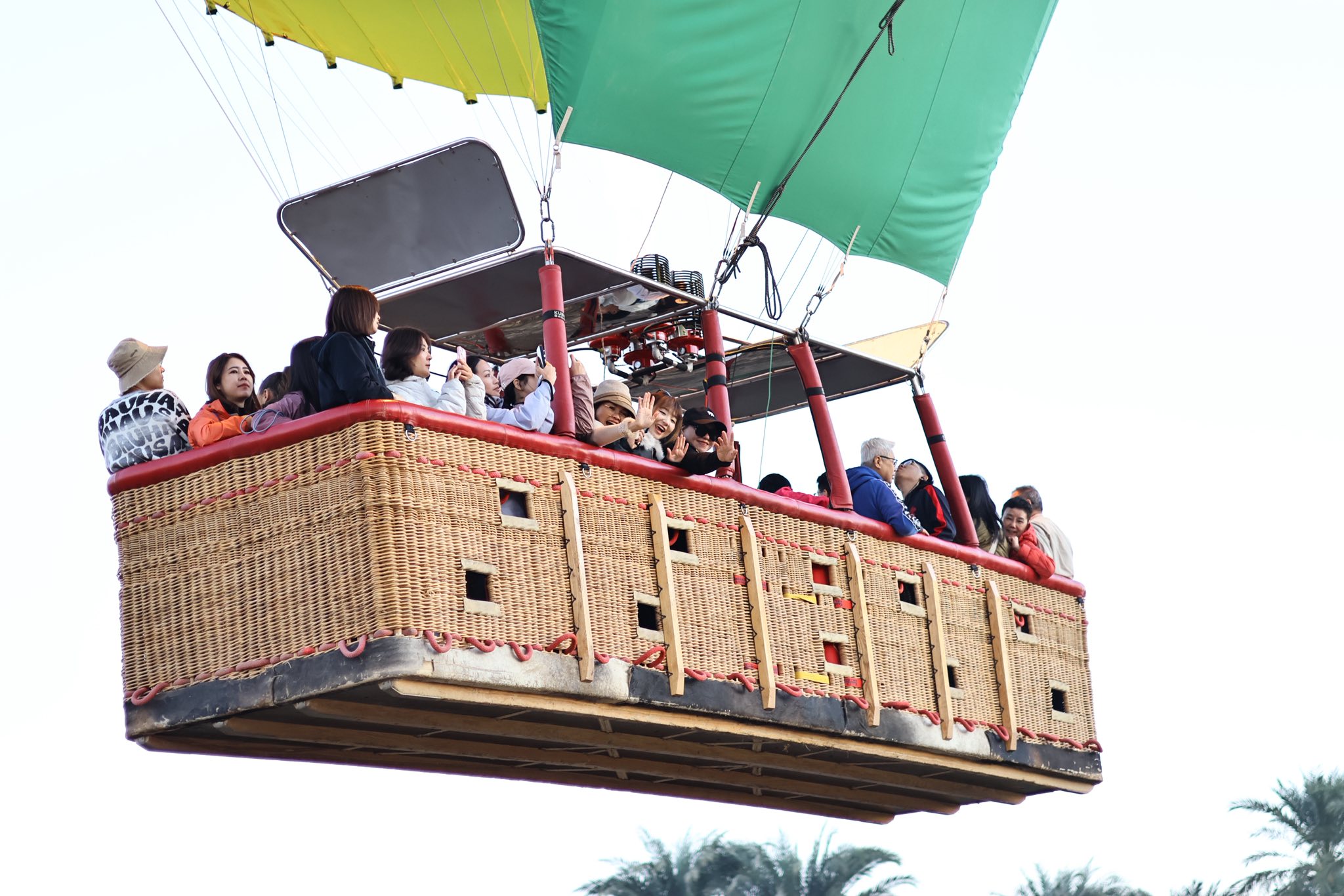 سعادة بين الأفواج الأجنبية على متن 65 رحلة للبالون الطائر