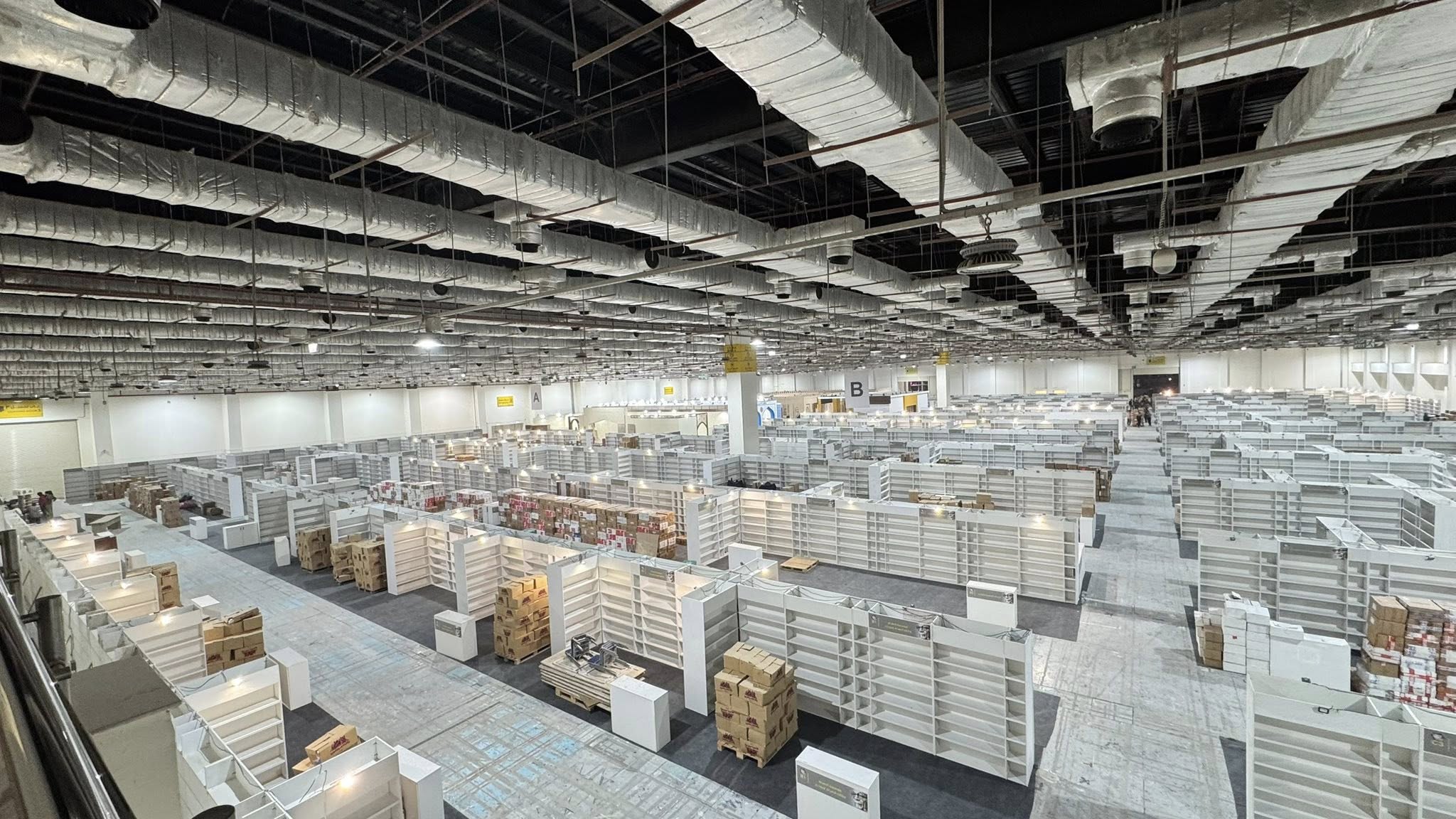 تجهيزات معرض الكتاب