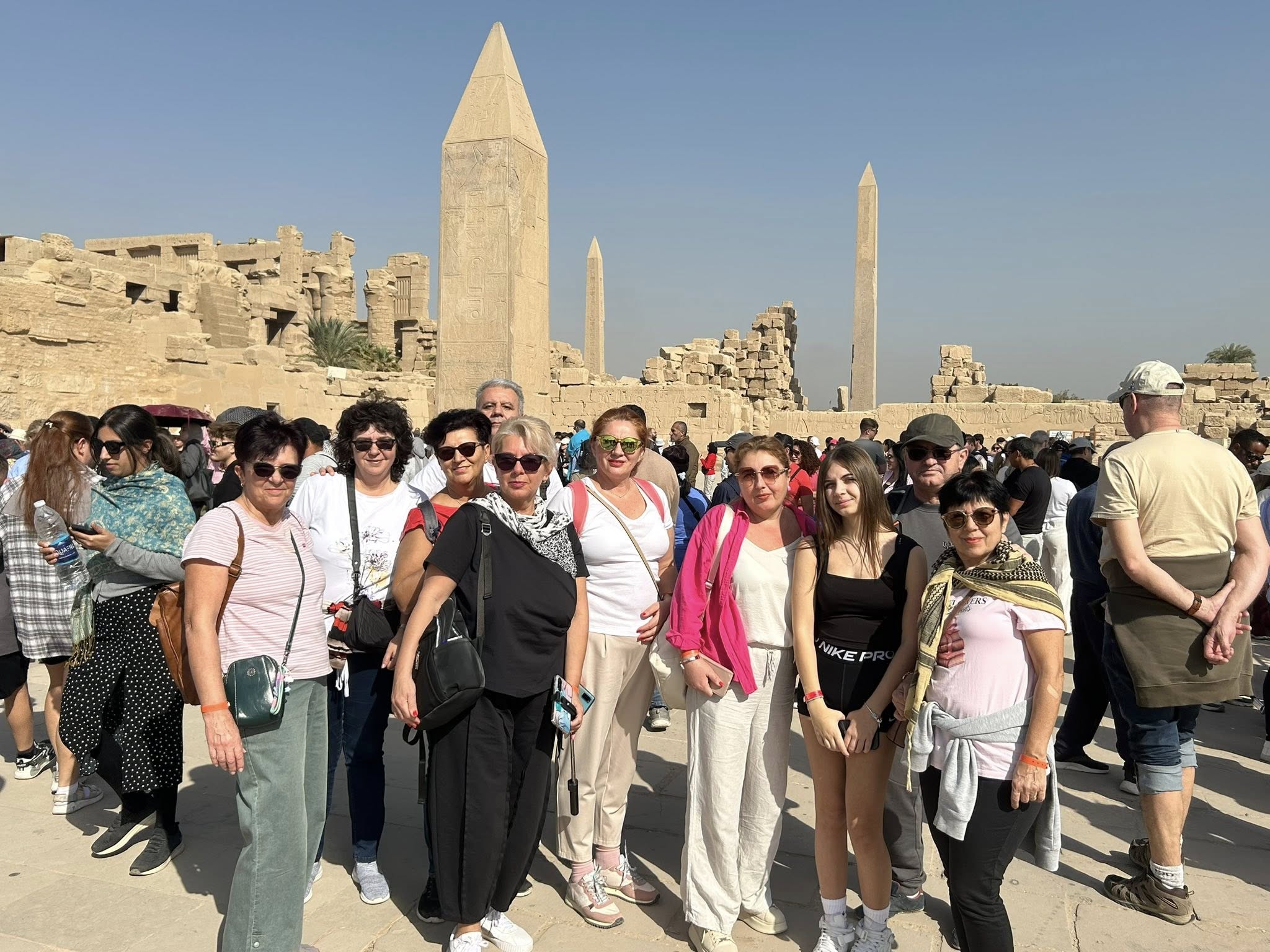 سعادة الأفواج الأجنبية فى قلب معابد الكرنك