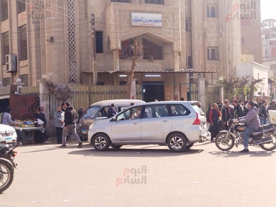 صلاة-الجنازة-على-جثامين-الأشقاء-الـ5-ضحايا-تسرب-الغاز-فى-بنها-(6)