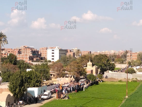 وسط-انهيار-الأم..-تشييع-جثامين-الأشقاء-الـ5-بمقابر-الأسرة-بميت-عاصم-ببنها-(6)