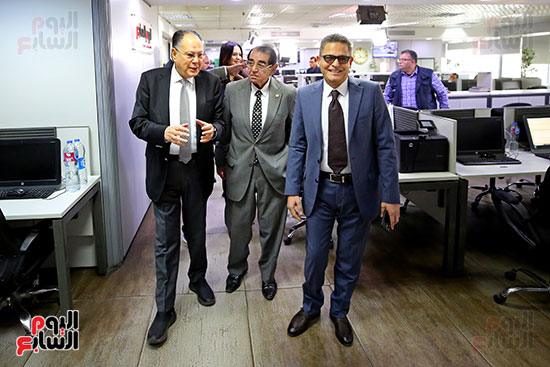 جولة لأهم ممثلي شركات ومصنعي السيارات باليوم السابع (5)